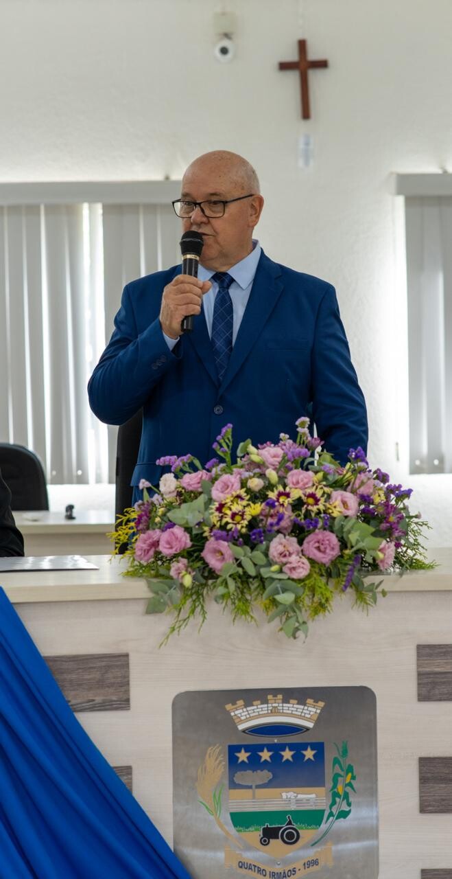 Secretário - Ademir Mustchall